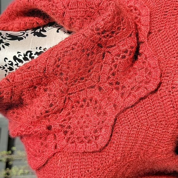 Canadian Classic Qiviuk cowl sweater - Picture 4 of 14